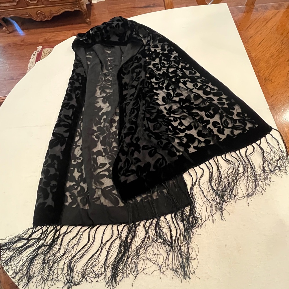 Vintage style Elegant Black Floral burnout velvet fringe Scarf. So pretty!